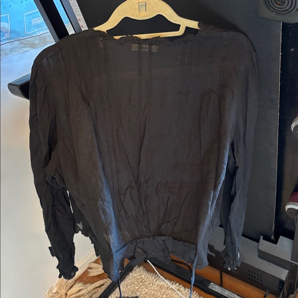 Doen Black Sheer Scalloped Button-Front Blouse - Picture 4 of 16